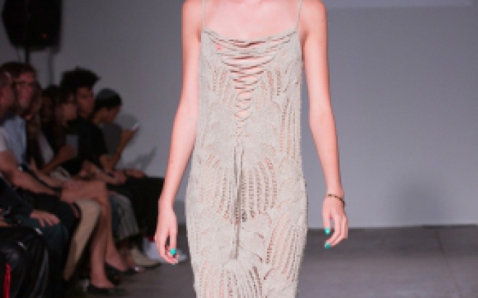 Fiica Anamariei Prodan a defilat in sanii goi la NY Fashion Week! Rebecca este minora!