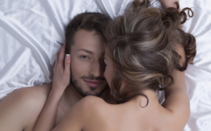 Secretele barbatilor: afla de ce le place sa joace femeile pe degete!