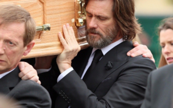 Imagini tulburatoare cu Jim Carrey purtand sicriul cu trupul neinsufletit al fostei sale iubite