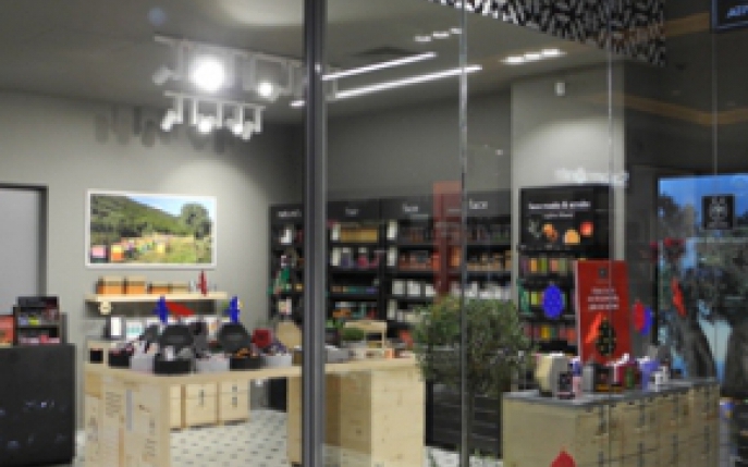 S-a deschis primul magazin APIVITA din Bucuresti! 