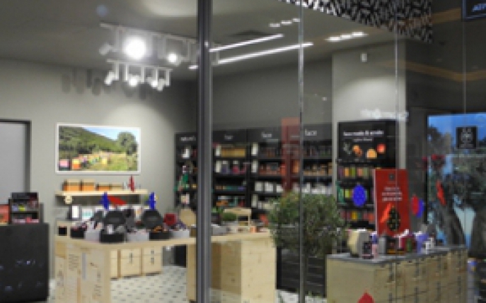 S-a deschis primul magazin APIVITA din Bucuresti!