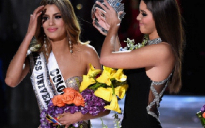 Gafa de proportii la concursul Miss Univers! Prezentatorul a incurcat numele castigatoarelor