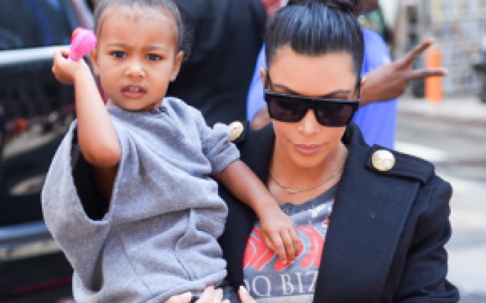 Iata prima fotografie cu baietelul lui Kim si Kanye!