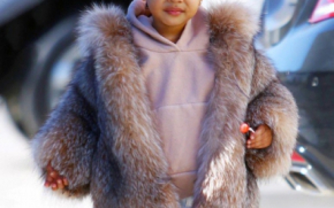 North West a purtat o haina de blana de 3.500 dolari la joaca!