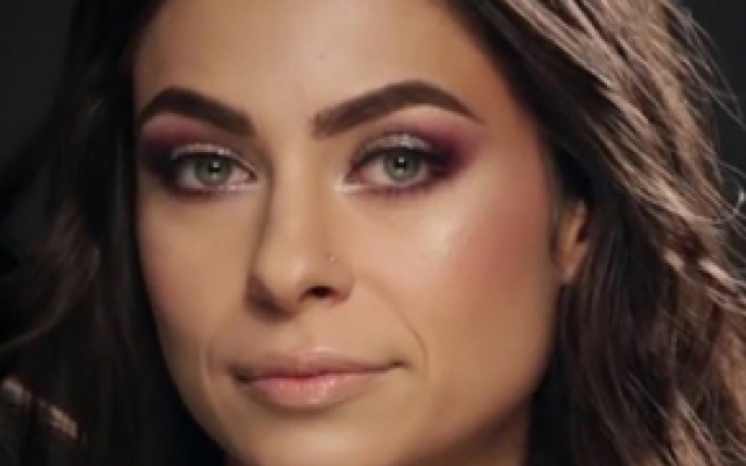Tutorial pentru machiaj de seara cu glitter: afla secretele unui look glamour!