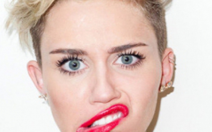 Miley Cyrus va juca intr-un serial regizat de Woody Allen! 