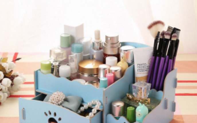 6 idei de cutii pentru cosmetice: trucuri istete de depozitare