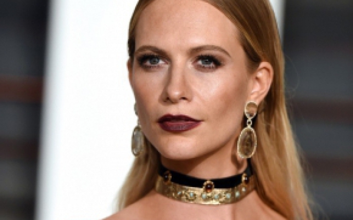 A revenit la moda bijuteria copilariei tale! Uite cum porti colierul choker in 2016!