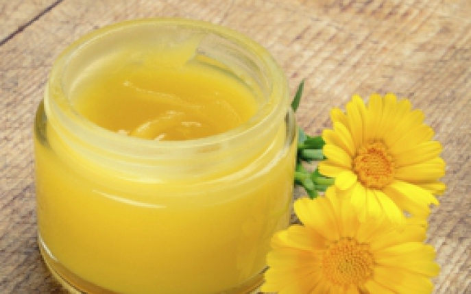 Cum prepari o crema pentru vanatai: reteta cu efecte rapide!
