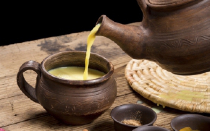 Bea ceai de turmeric si scapa de probleme: 10 beneficii pentru organism