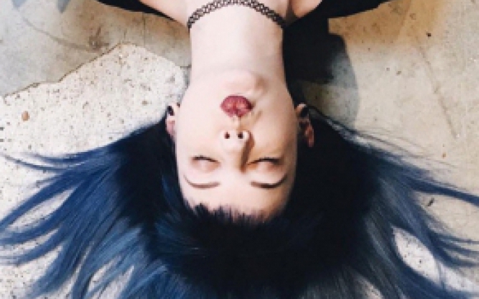 Parul albastru sau denim hair, cel mai cool trend al primaverii 2016!