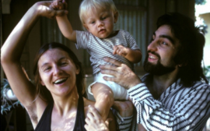 Mama lui Leonardo DiCaprio a scandalizat Internetul! Afla de ce!
