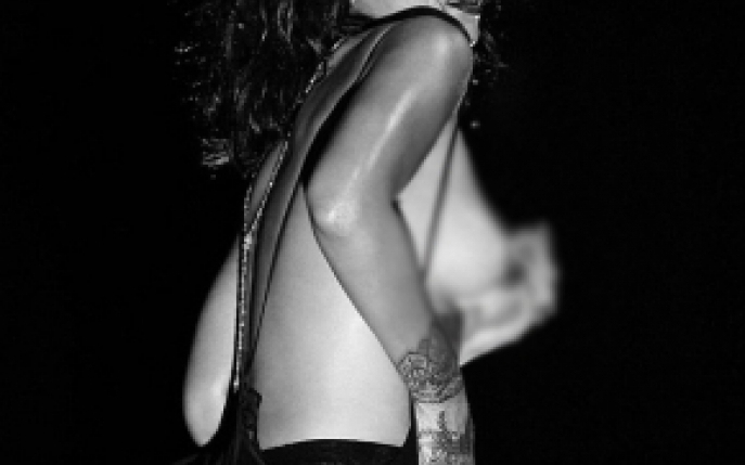 Rihanna a lansat un videoclip erotic! Trebuie sa-l vezi!