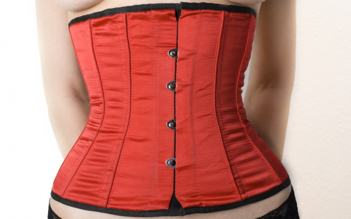 Mit sau adevar: poti sa-ti micsorezi abdomenul cu un corset pentru talie?