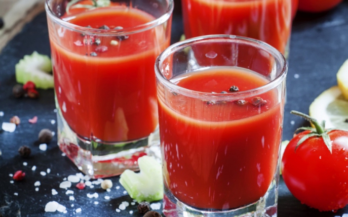 10 beneficii ale consumului de suc de roșii
