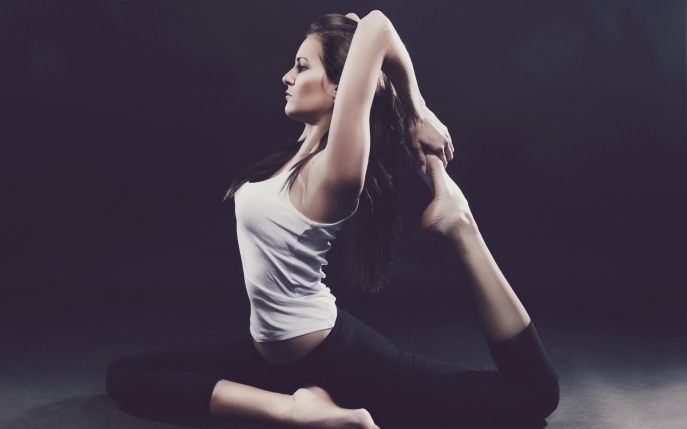 Cu aceste poziții yoga vei slăbi și vei scăpa de burtă!