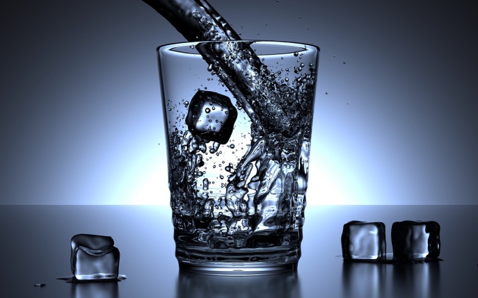 Bei apă cu gheață? Iată ce ți se poate întâmpla!