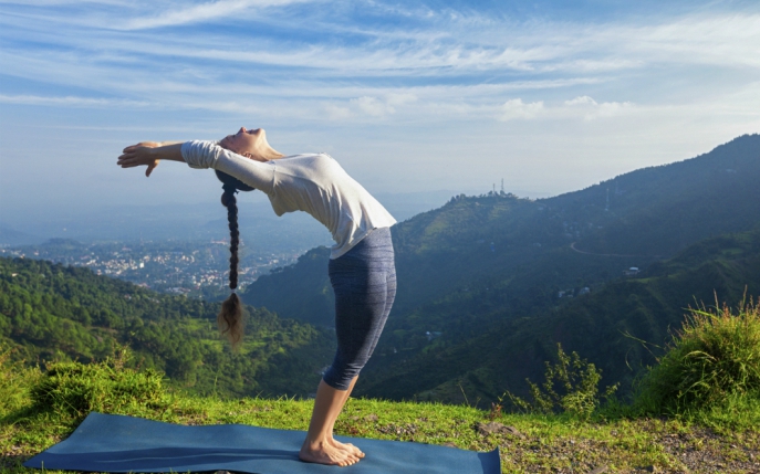 Salutul Soarelui, postura de yoga care îţi garantează sănătate şi fericire!