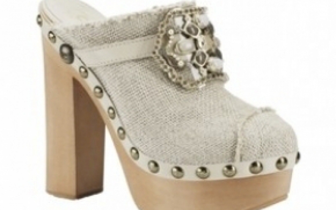 Trend report: Sabotii revin pe catwalk in 2010