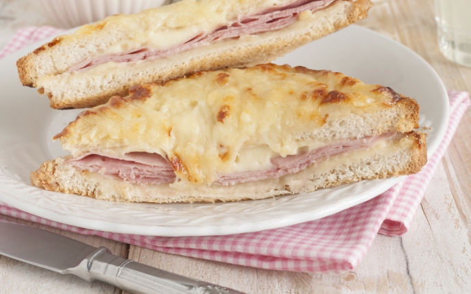 O rețetă simplă de croque monsieur: un sandvici delicios