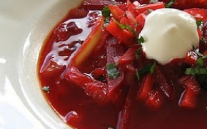 O alta reteta ruseasca de bors de sfecla rosie - vegetarian, usor si delicios de apetisant