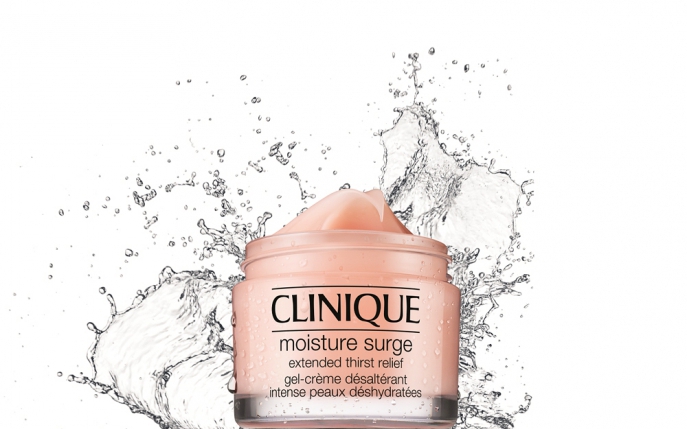 CLINIQUE MOISTURE SURGE: Descoperă aliații de bază ai tenului uscat și deshidratat în magazinul SEPHORA din București Mall Vitan