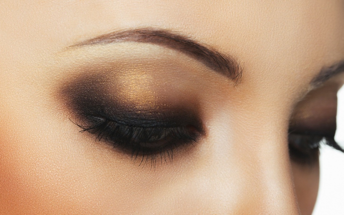 Cele mai bune trucuri de makeup de la Kendall Jenner: cum își face un smokey eyes perfect