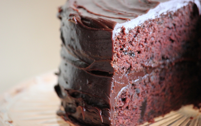 Tort cu cremă de ciocolată: un desert păcătos de bun