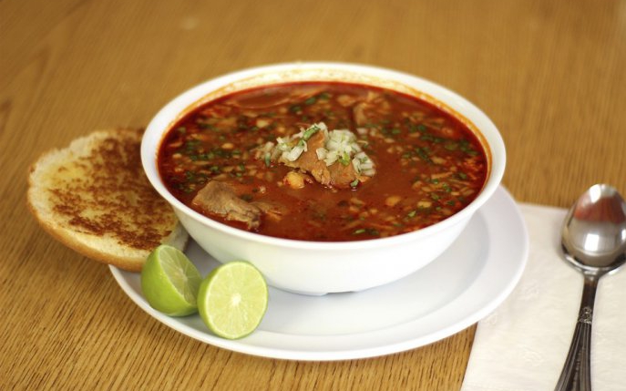 Pozole: o mancare mexicana picanta, fierbinte si savuroasa