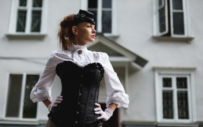 Cum să porți corsetul ca o divă în 2017