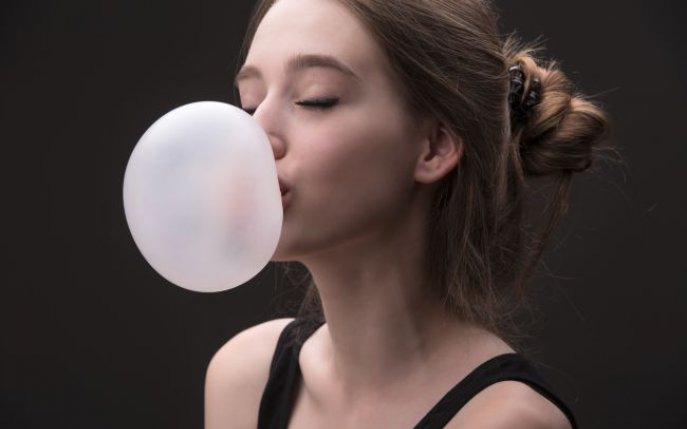 7 motive pentru care să nu mai mesteci gumă