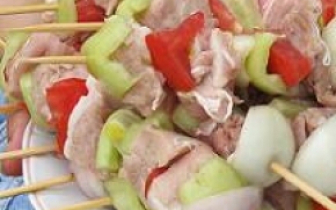 O reteta excelenta pentru gratar: Frigarui de porc!