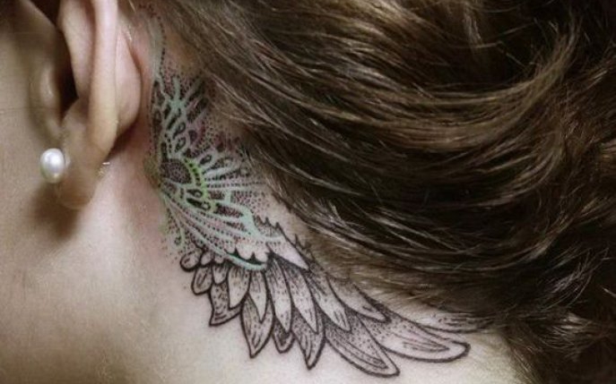 Idei de tatuaje pentru ureche la modă în 2017