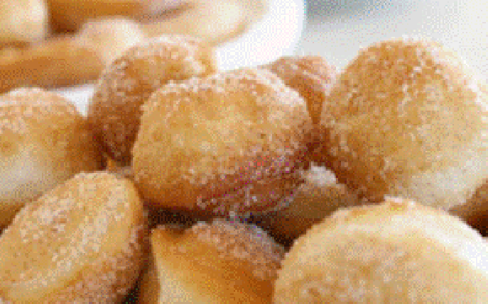 Pufos, delicios, ingenios: gogosi cu mere si pudra de scortisoara