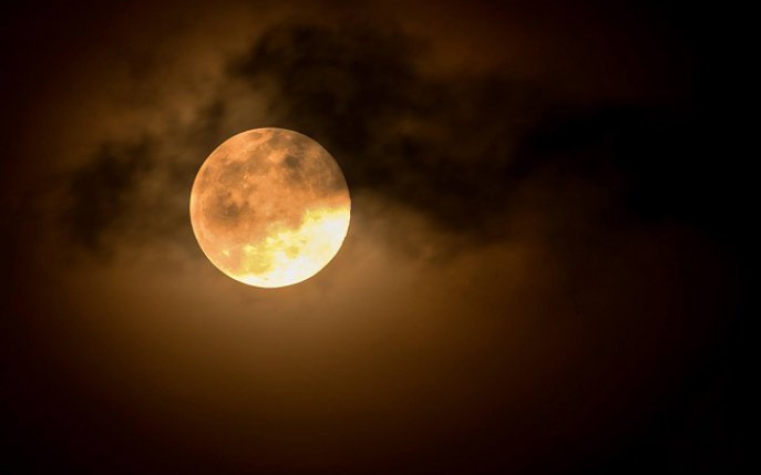 Lună Plină pe 25 mai: cum sunt influențate zodiile