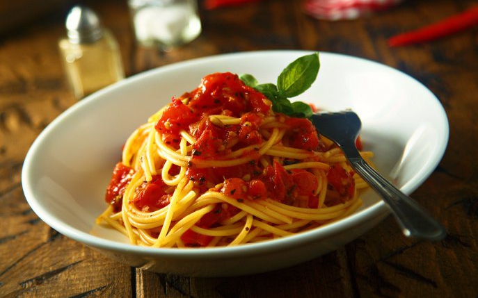 Cum să faci spaghete pomodoro după reţeta lui Audrey Hepburn