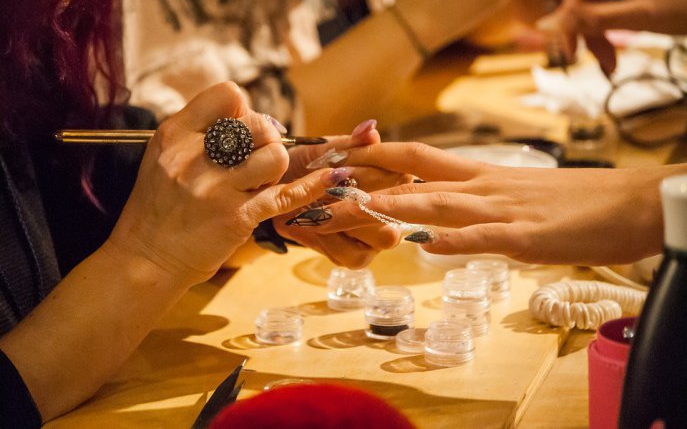 Marble nails sau cum să îți faci unghiile marmorate