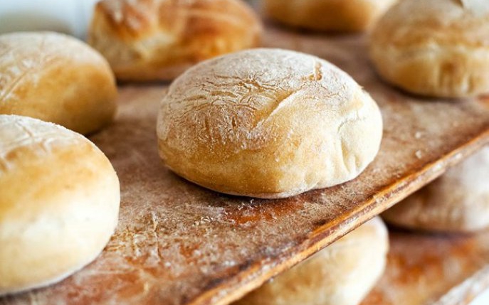 De ce este bine pentru unele persoane să consume pâine albă