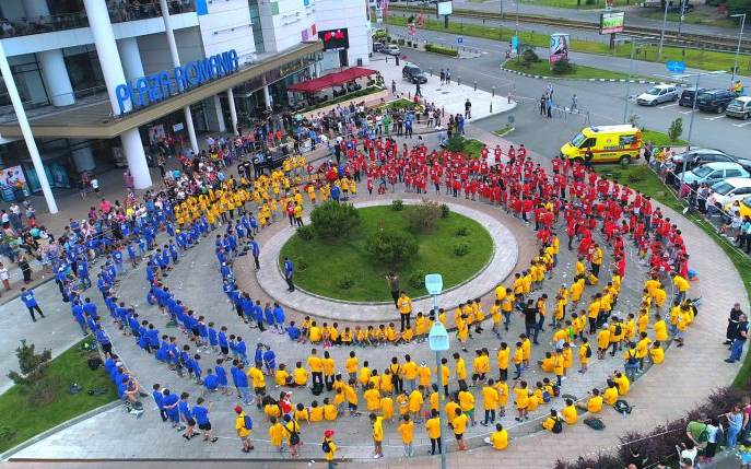 500 de copii și adolescenți au realizat tricolorul la evenimentul de Kendama organizat de Plaza România și de Diverta