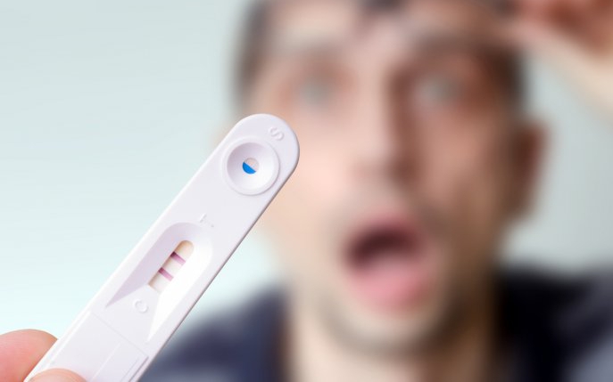 De ce ar trebui să facă bărbații teste de sarcină