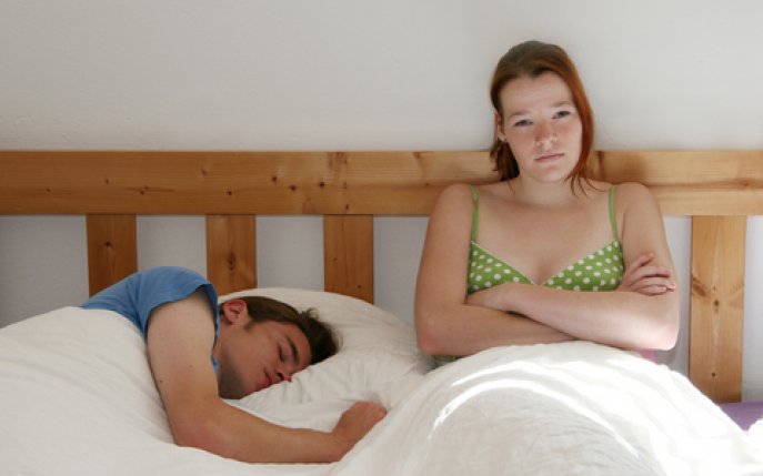 Top 10 cele mai jenante lucruri pe care barbatii le fac in pat