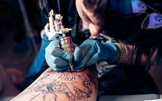 Tatuajele la subraţ, tendinţa acestei veri
