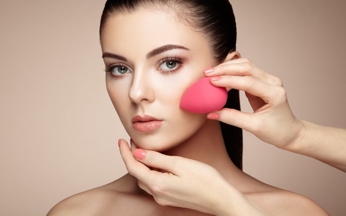 Machiază-te ca o profesionistă în vacanță cu burețelul Beauty Blender!