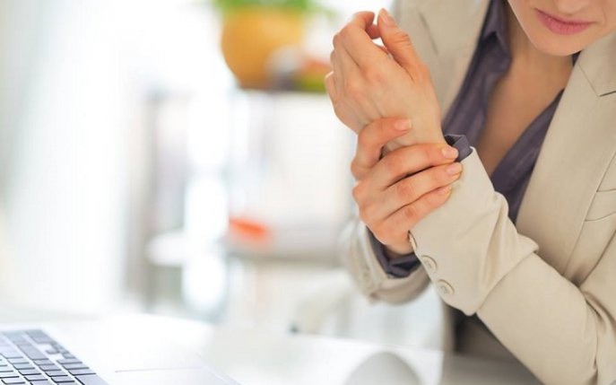 Ce probleme de sănătate anunța o durere la mâna stânga