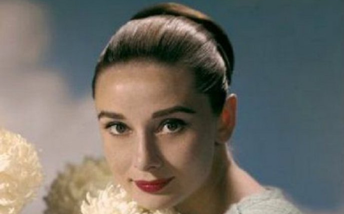 12 piese must-have pentru o garderobă în stilul Audrey Hepburn
