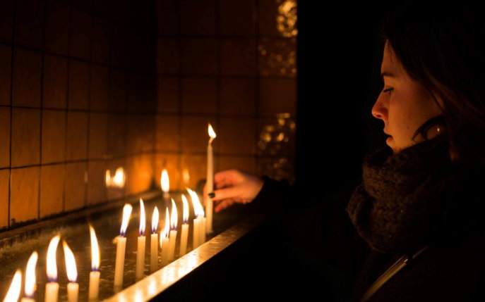 Ce greșeală faci când aprinzi lumânări la biserică