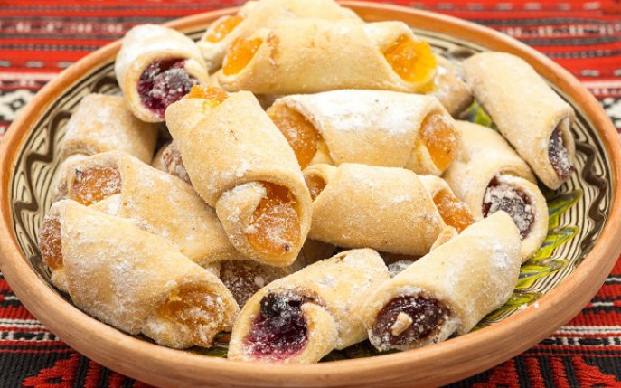 Pregateste cornulete cu gem si bucura-i pe cei dragi!