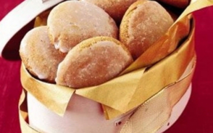 Pentru pitici, mamici si tatici: invata sa faci turta dulce!