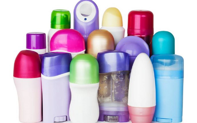 8 utilizări neobișnuite ale deodorantului: îți rezolvă toate problemele