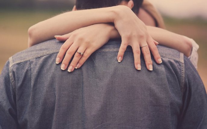 26 de moduri în care să îți surprinzi iubitul când vine acasă